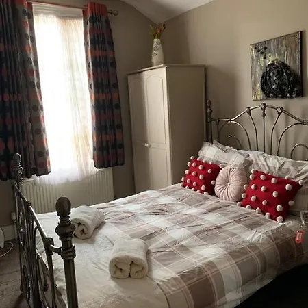 44 Wigginton Road *